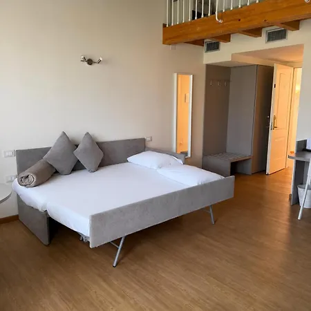 Garda Relais بيت ضيافة كاستلْنْيوفو ديل غارد