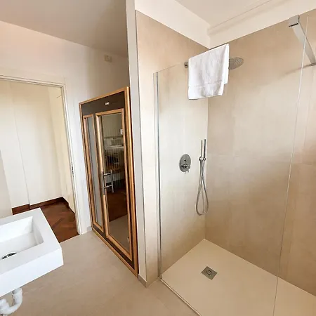 بيت ضيافة Garda Relais كاستلْنْيوفو ديل غارد