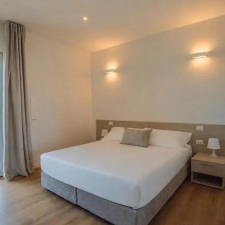 Garda Relais بيت ضيافة كاستلْنْيوفو ديل غارد