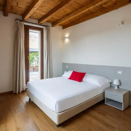 Garda Relais 4* كاستلْنْيوفو ديل غارد